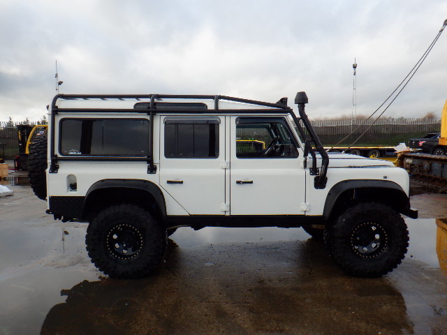 Land Rover Defender 110