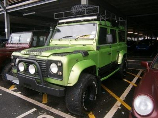 Land Rover Defender 110