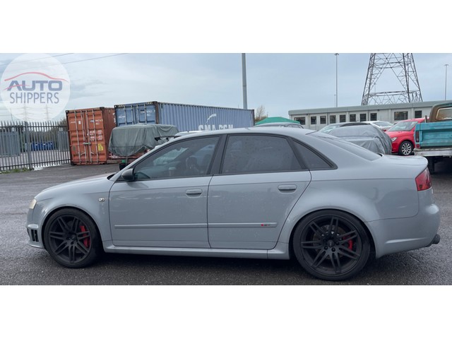 Audi RS4, Container - New Zealand