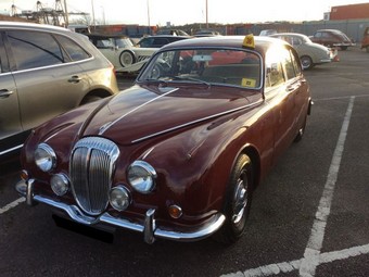 Daimler V8 shipped from UK to Pakistan | Classic Car Shipping